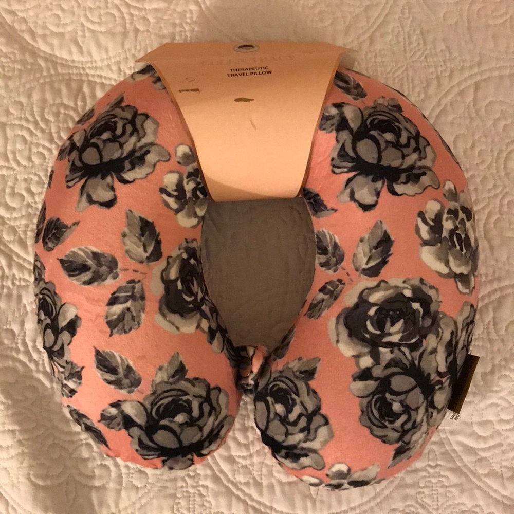 Ellen Tracy- Memory Foam Travel neck pillow